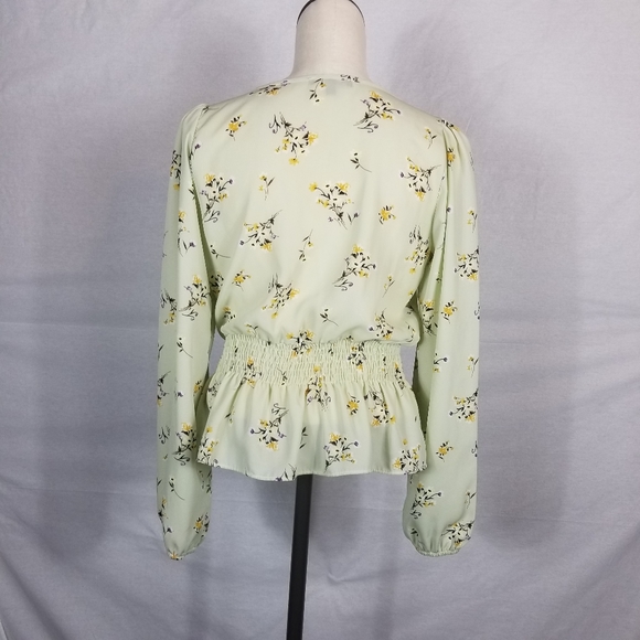 Romantic Pale Green Blouse - Picture 2 of 5